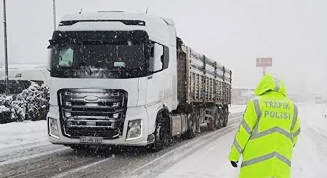 İstanbul'a TIR ve kamyon girişleri durduruldu
