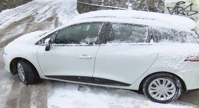 İstanbul'da ara sokaklarda sürücülerin zor anları