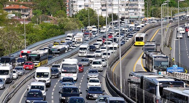İstanbul'da bazı noktalarda trafik yoğunluğu