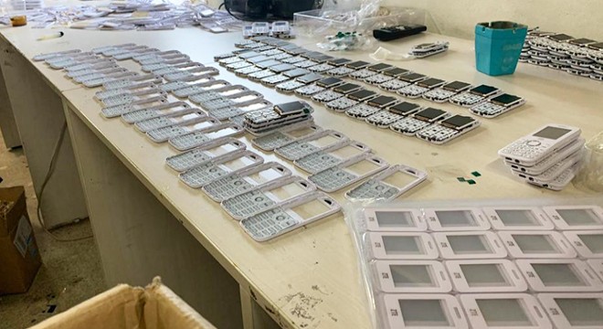 İstanbul'da cep telefonu ve tütün operasyonu