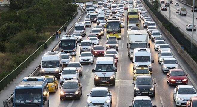 İstanbul'da haftanın ilk iş gününde trafik yoğunluğu