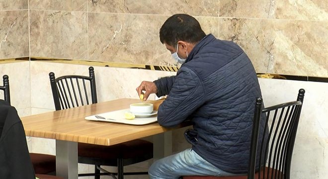 İstanbul'da kafe ve restoranlar ilk müşterilerini aldı