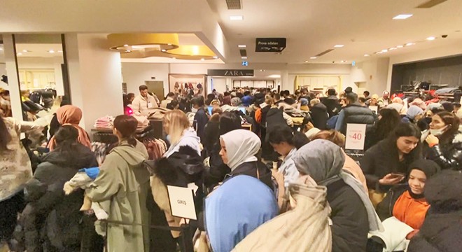 İstanbul'da 'muhteşem cuma" izdihamı