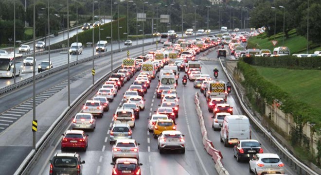 İstanbul'da okullar açıldı; trafik yüzde 62 seviyesinde