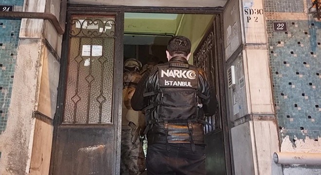 İstanbul'da uyuşturucu satıcılarına şafak baskını
