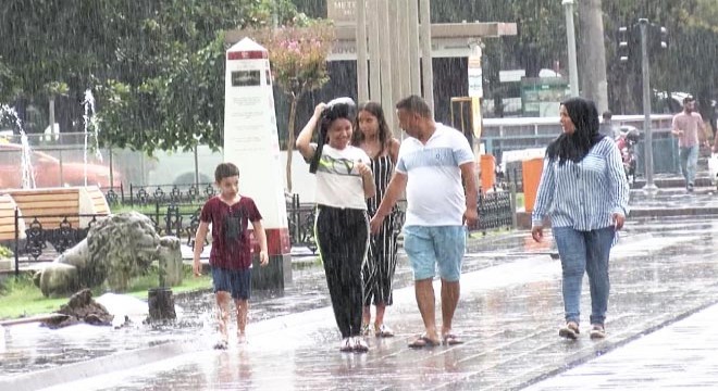 İstanbul'da yağmur etkili oluyor
