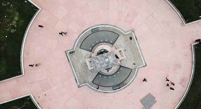 İstanbul meydanlarındaki sessizlik havadan fotoğraflandı
