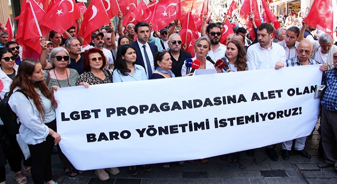 İstanbul Barosu önünde avukatlardan LGBT protestosu