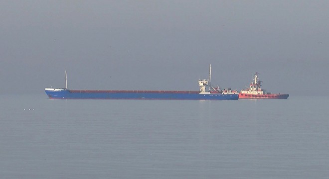 İstanbul Boğazı nda arıza yapan gemi Ahırkapı ya çekildi