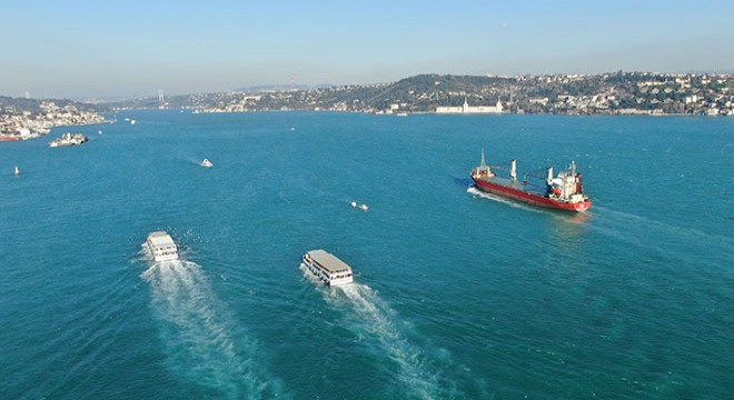 İstanbul Boğazı turkuaza büründü