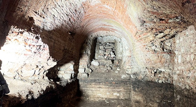 İstanbul da bin 500 yıllık yeraltı dehlizi bulundu