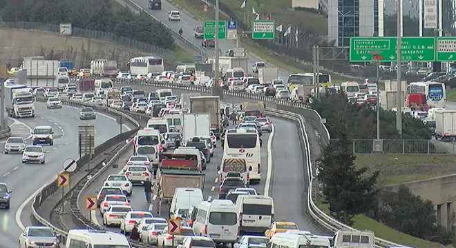 İstanbul da kar alarmı trafiği