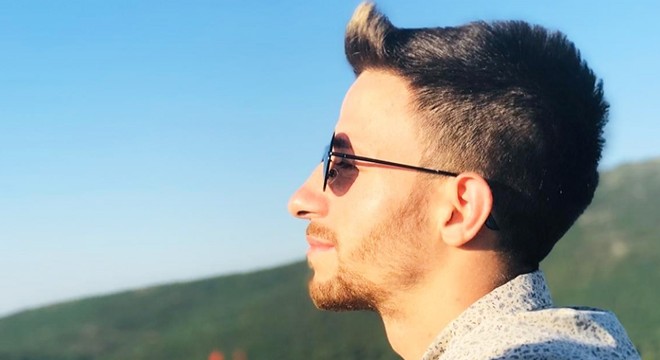 İstediği türküyü çalmayan genci bıçaklayarak öldürdü