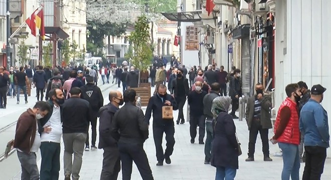 İstiklal Caddesi'nde dikkat çekici yoğunluk
