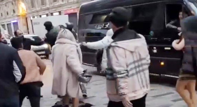 İstiklal Caddesi'nde 'laf attın' kavgası