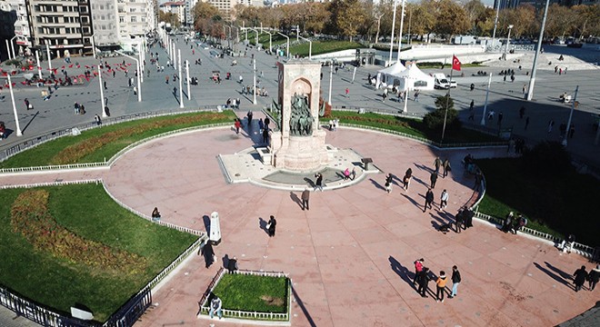 İstiklal Caddesi nde hafta sonu yoğunluğu