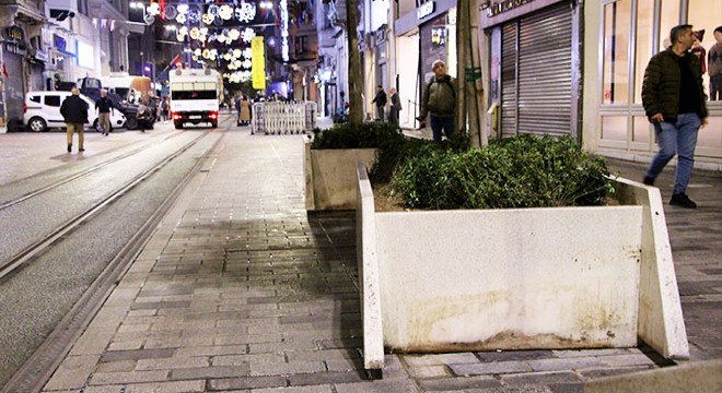 İstiklal Caddesi’nde oturaklar söküldü