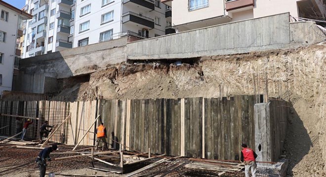 İstinat duvarı çöken 2 apartmanda risk tespit edilmedi