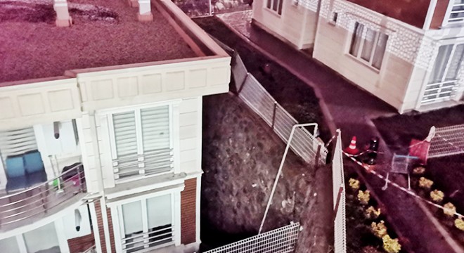 İstinat duvarı çöktü, binalar boşaltıldı