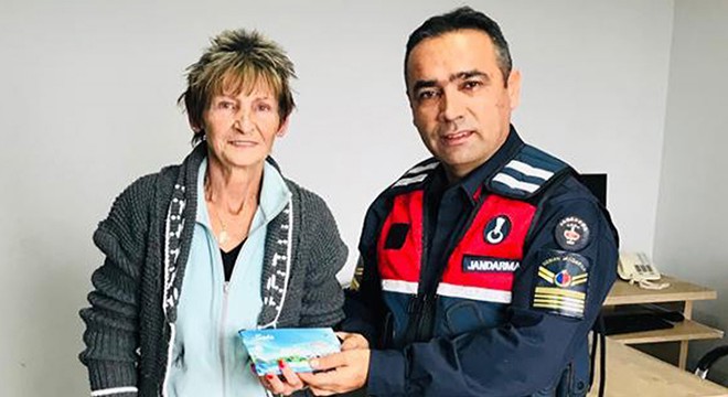 İsviçreli kadına, düşürdüğü para dolu cüzdanı ulaştırıldı