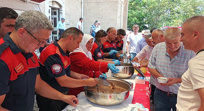 İtfaiyecilerden aşure ikramı