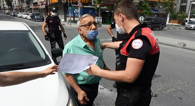 İzin kağıdı kontrol edilen vatandaş polisin üzerine yürüdü