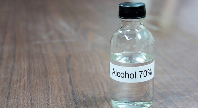 İzmir'de 8 ton sahte etil alkol ele geçirildi