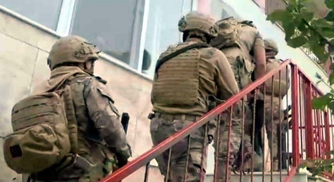 İzmir'de FETÖ operasyonu; 23 gözaltı
