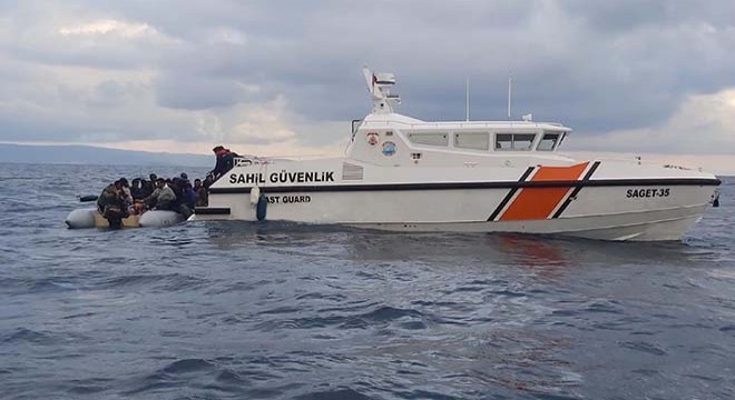 İzmir'de Yunanistan'ın ittiği 48 göçmen kurtarıldı