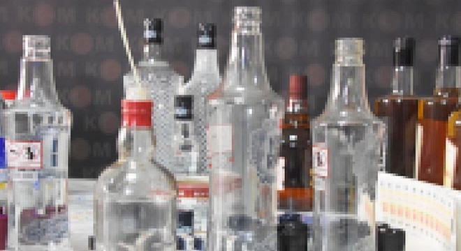İzmir'de ele geçen 60 ton sahte içki imha edildi