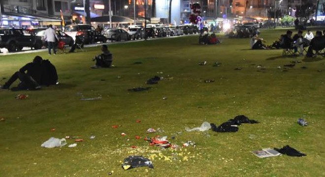 İzmir'de koronavirüs tedbirleri unutuldu