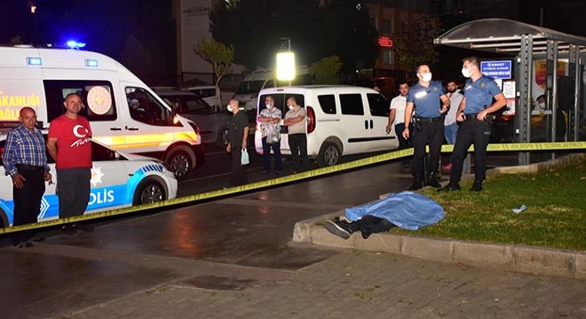 İzmir'de, parkta ceset bulundu