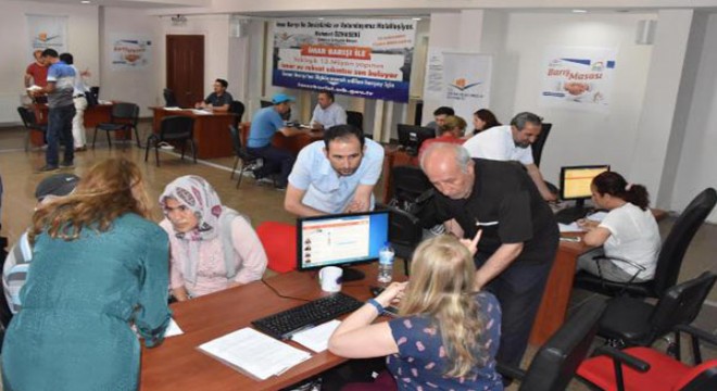 İzmir'de vatandaşlar, imar barışı için müdürlüğe koştu
