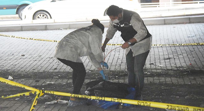 İzmir'de yanmış erkek cesedi bulundu