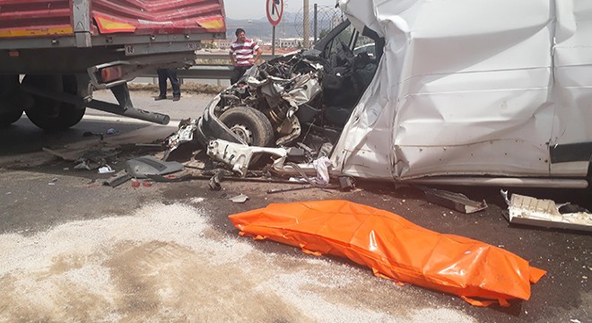 İzmir'de zincirleme kaza: 1 ölü