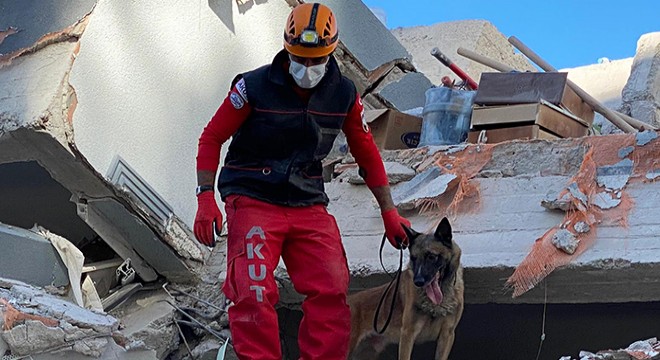 İzmir depreminden sonra AKUT'a 1000 gönüllü başvurdu