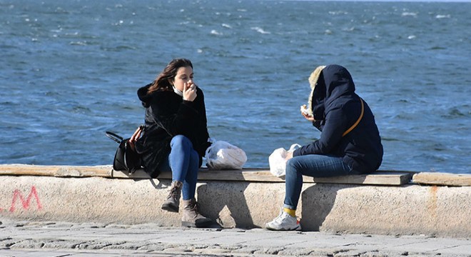 İzmir sahilinde yemek yasağı kuralına uyulmadı