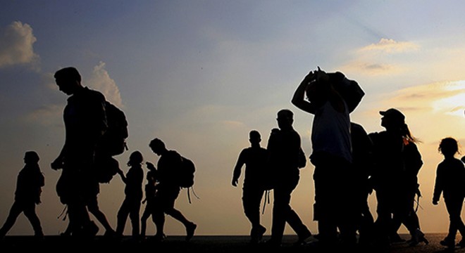 İzmir de 74 kaçak göçmen yakalandı