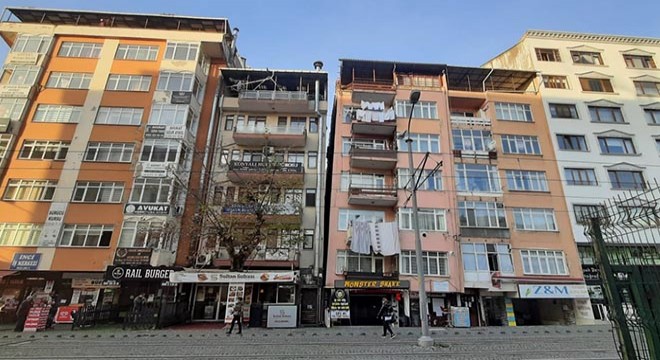 İzmit'te, Pisa kulesini andıran binalar için yıkım kararı
