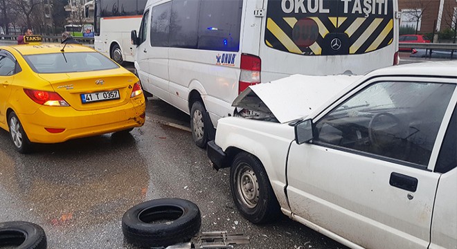 İzmit'te zincirleme kaza: 1'i çocuk 3 yaralı