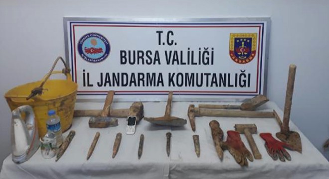 İznik'te defineciler tarihi eserlerin peşinde