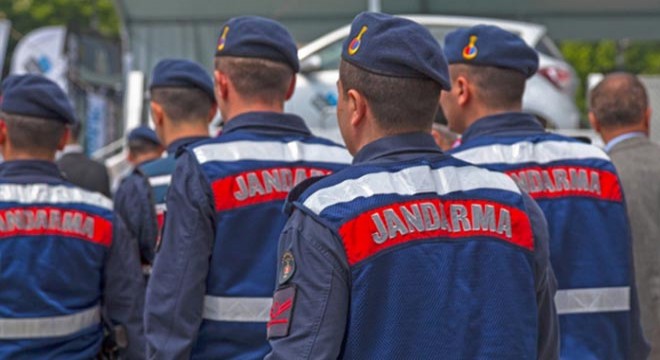 Jandarma aracı devrildi: 5 asker yaralı