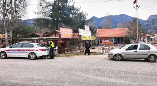 Jandarma aracıyla kazadan kıl payı kurtuldu