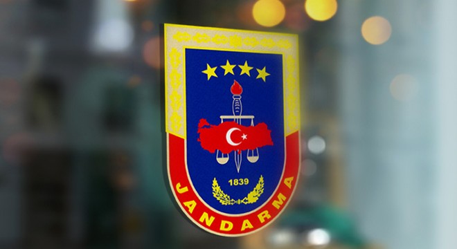 Jandarma devriyesinde aranan 2 şüpheli yakalandı