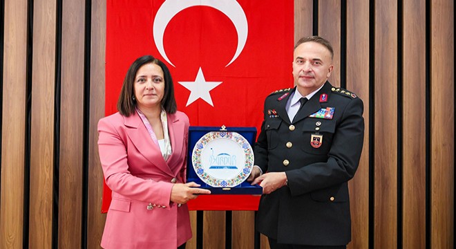 Jandarma komutanına veda yemeği