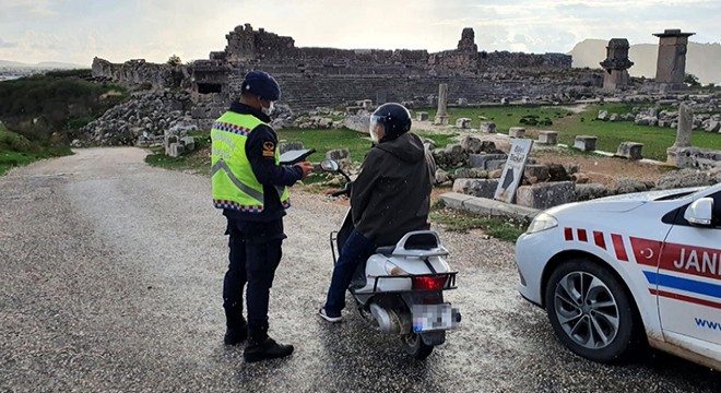 Jandarma motosiklet ve kask denetimi yaptı
