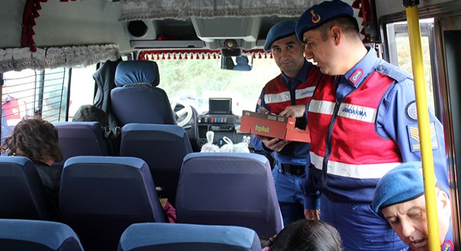 Jandarma öğrenci servislerini denetledi