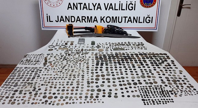 Jandarma 1124 parça tarihi eser ele geçirdi