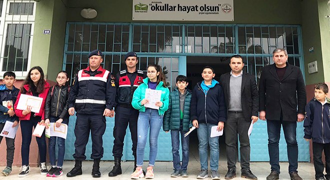 Jandarma öğrencileri unutmadı