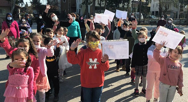 Jandarmadan öğrencilere karne hediyesi